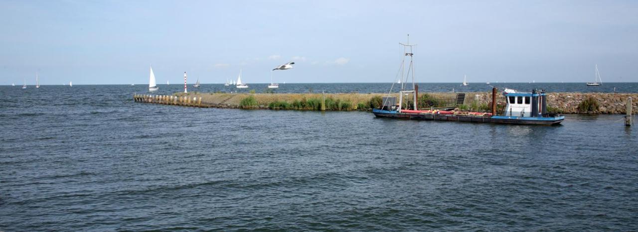 Vissershuisje / Old Fishermans House Medemblik Exterior photo